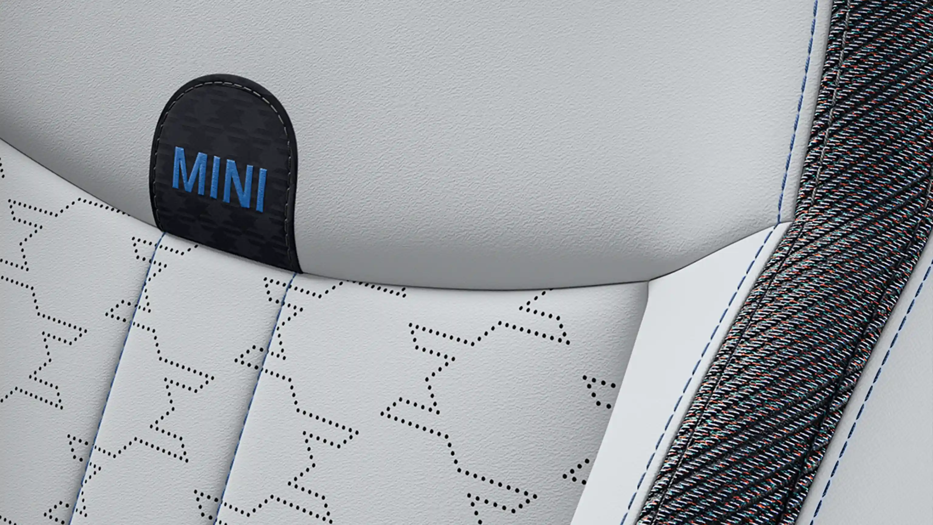 Vista della MINI Cooper 5 Porte in allestimento Classic con sedili in Vescin/stoffa - Grey/Blue