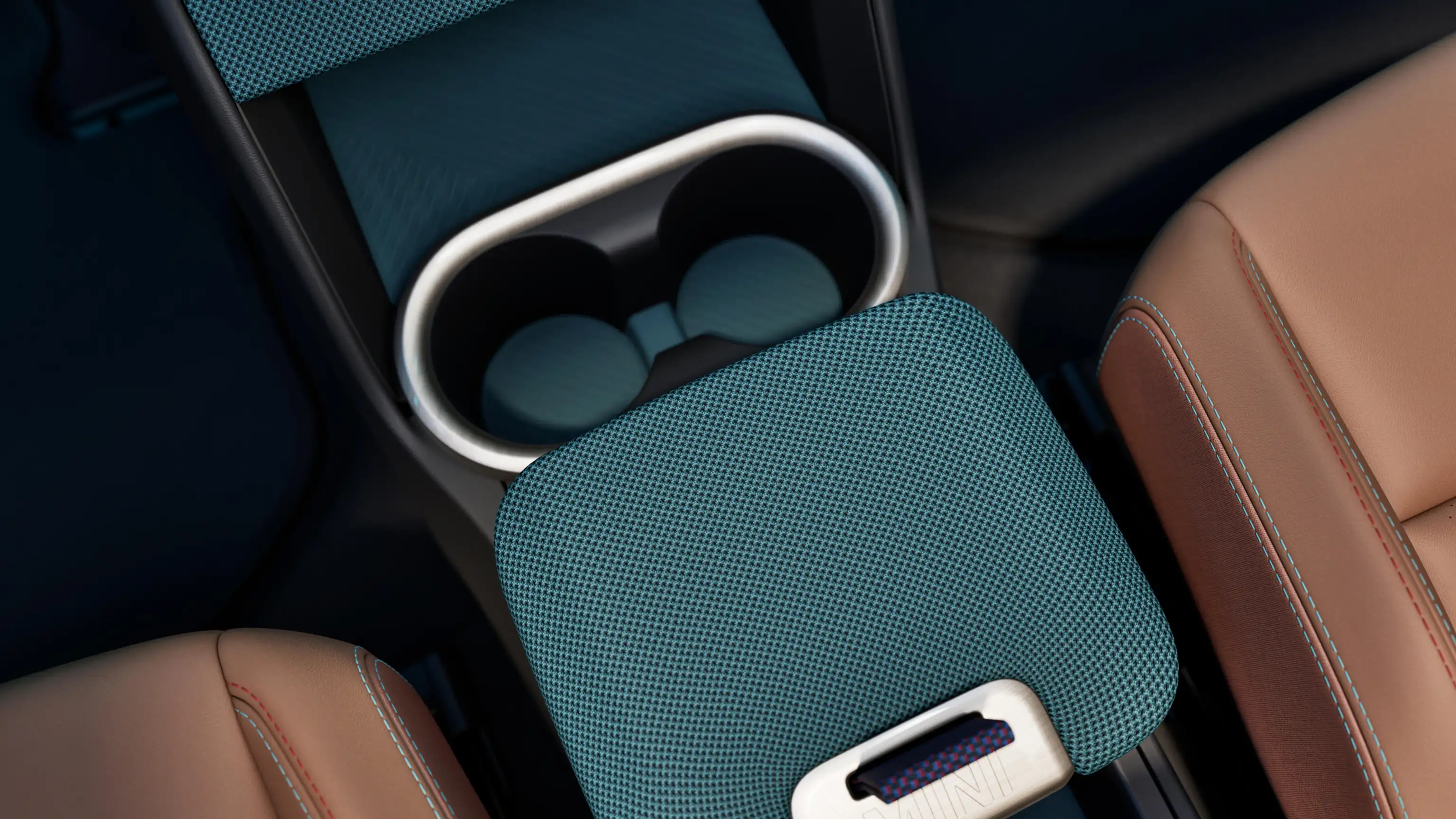 Vista dall’alto del cruscotto della MINI Countryman 100% elettrica