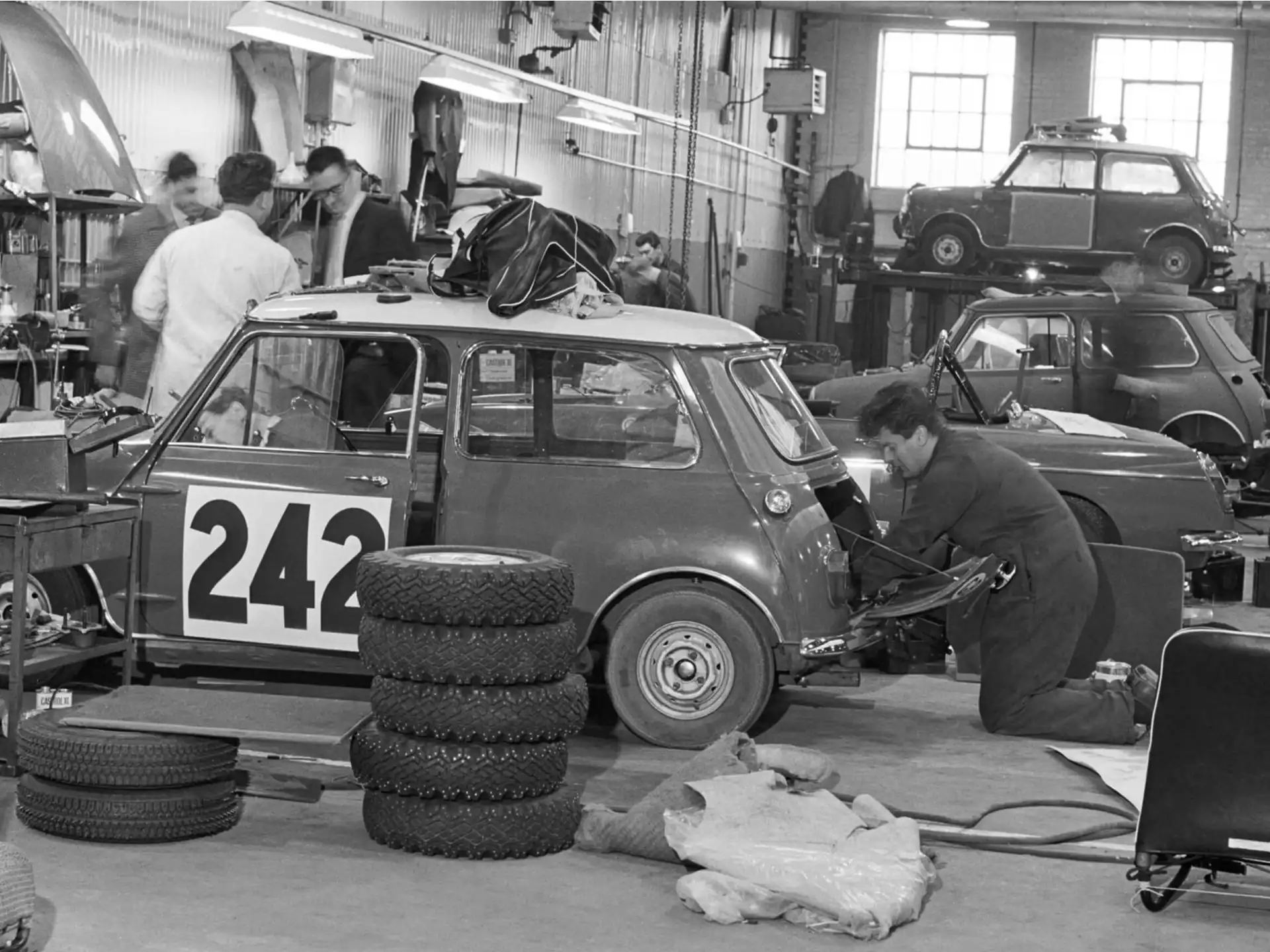 MINI John Cooper Works - Vecchia Mini in officina