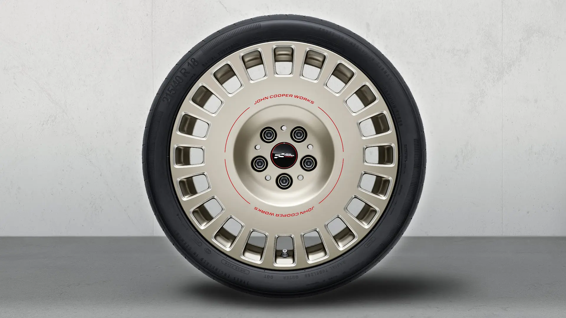 Cerchio in lega originale MINI JCW da 18” Rallye Spoke 964 in Vibrant Silver e con finitura diamantata.