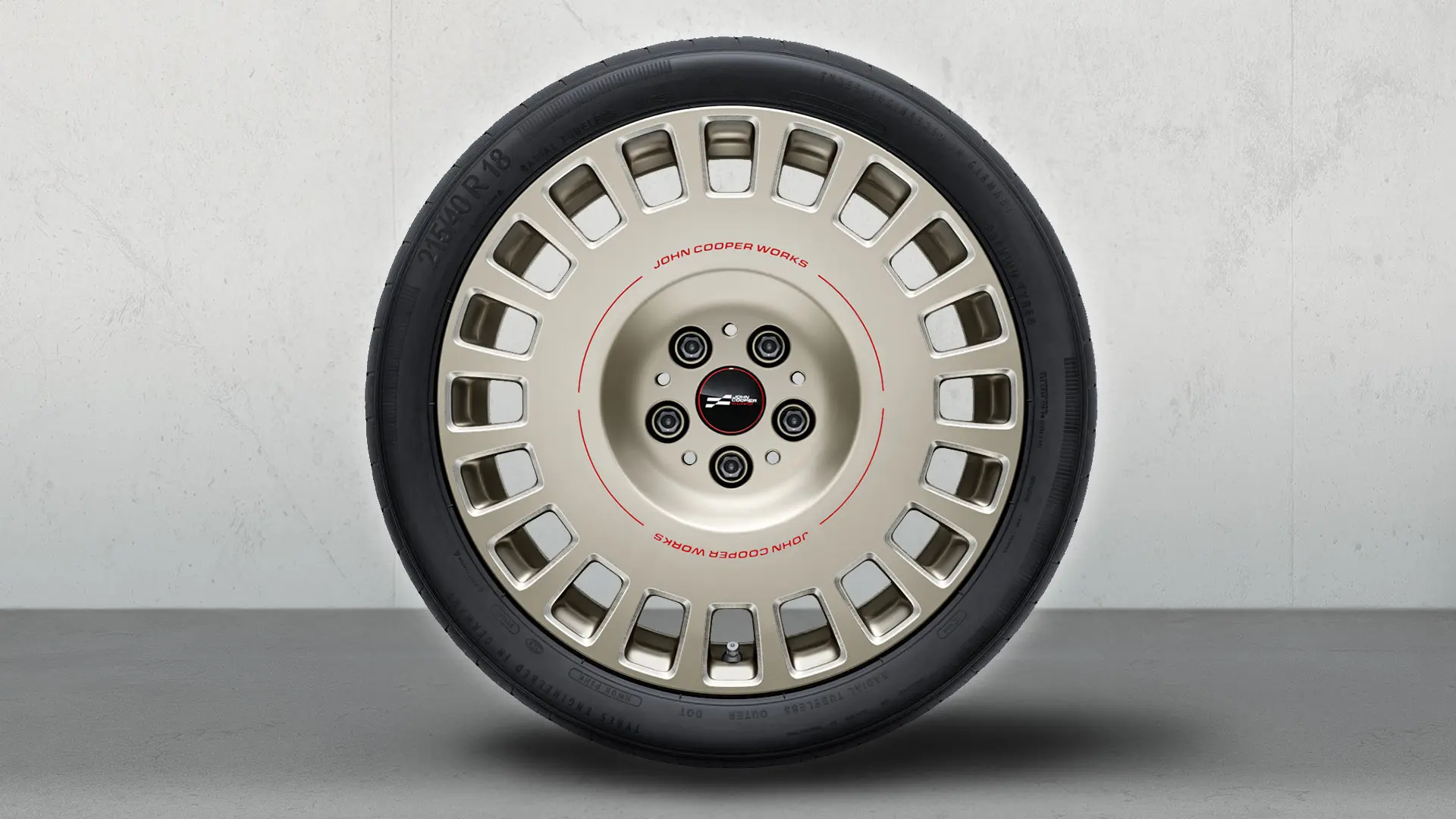 Cerchi in lega MINI JCW da 18" Rallye Spoke 964 in Vibrant Silver con finitura diamantata.