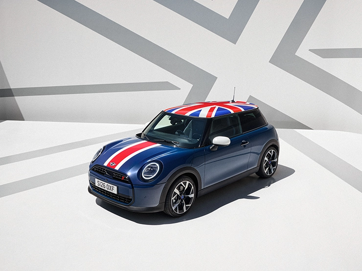 Vista della vettura completa MINI Cooper Oxford Edition.
