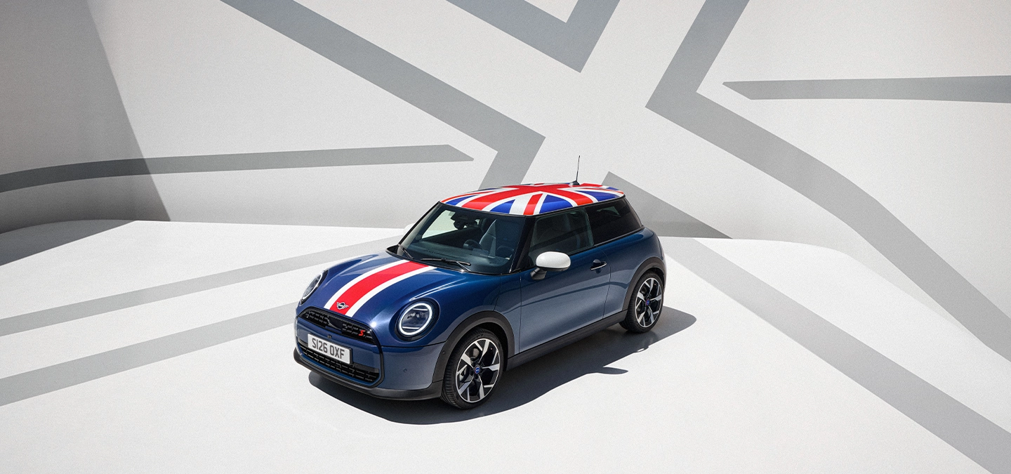 Vista della vettura completa MINI Cooper Oxford Edition.