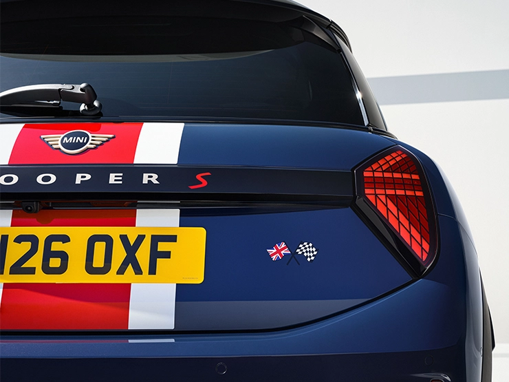 Vista posteriore della MINI Cooper Oxford Edition.