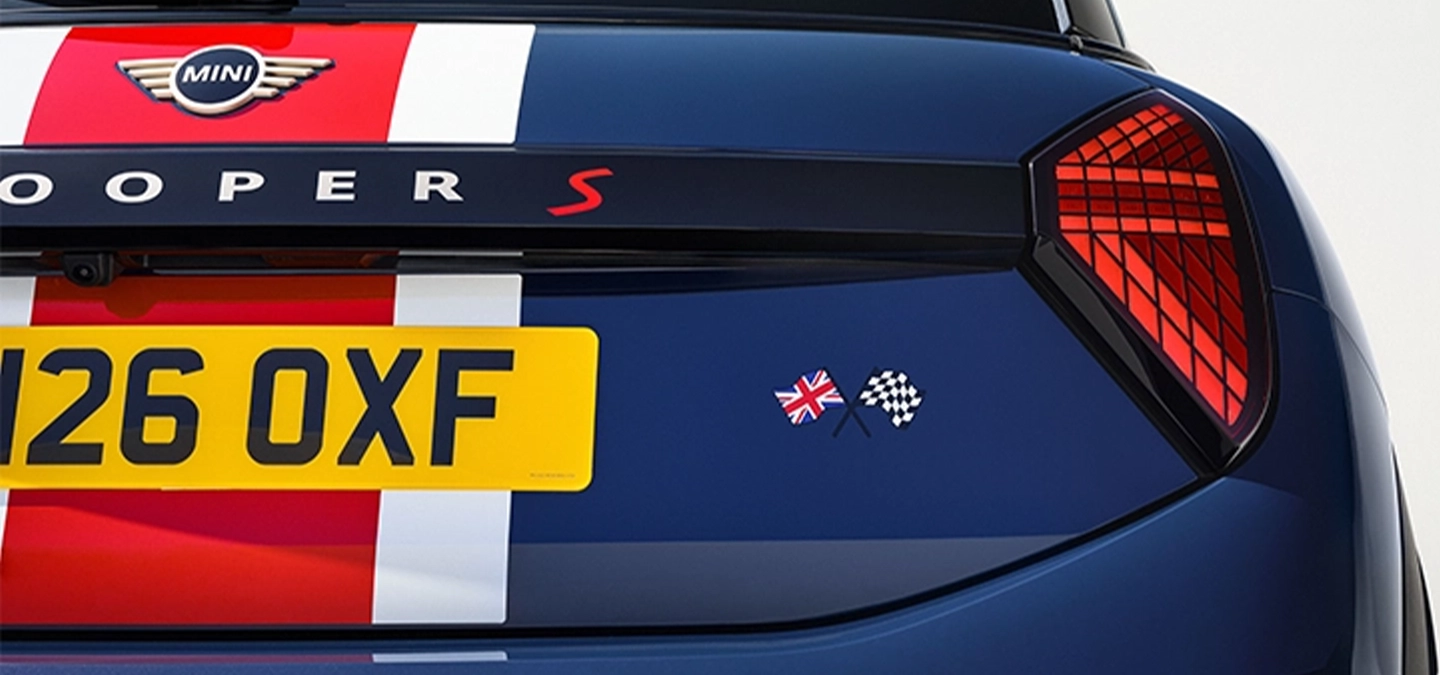 Vista posteriore della MINI Cooper Oxford Edition.
