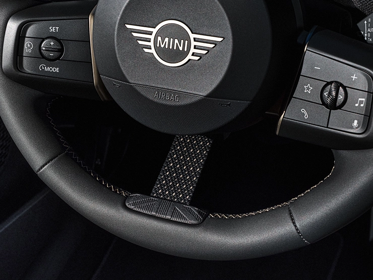 Dettaglio del volante della MINI Cooper Oxford Edition.