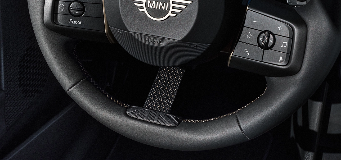 Dettaglio del volante della MINI Cooper Oxford Edition.