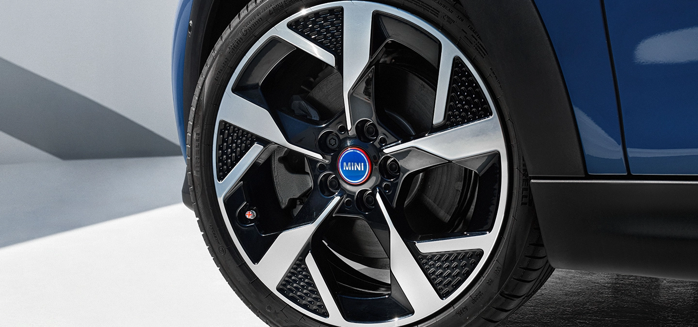 Dettaglio dei cerchi della MINI Cooper Oxford Edition.