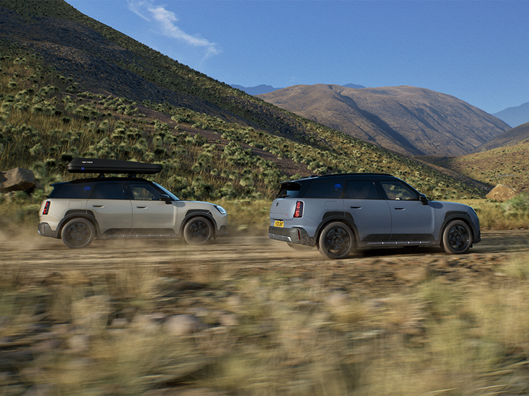 Immagine di due vetture MINI Countryman Untamed Edition in movimento riprese dal lato posteriore.