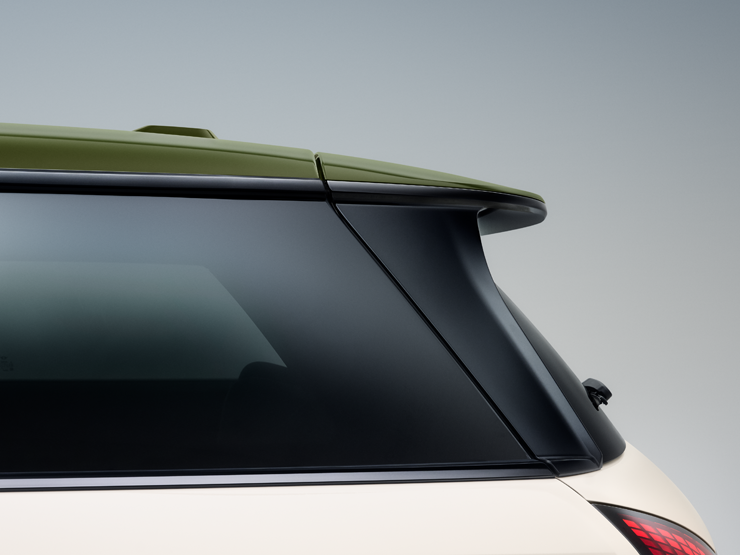 Vista laterale ravvicinata del tetto a contrasto della MINI Paul Smith in Nottingham Green