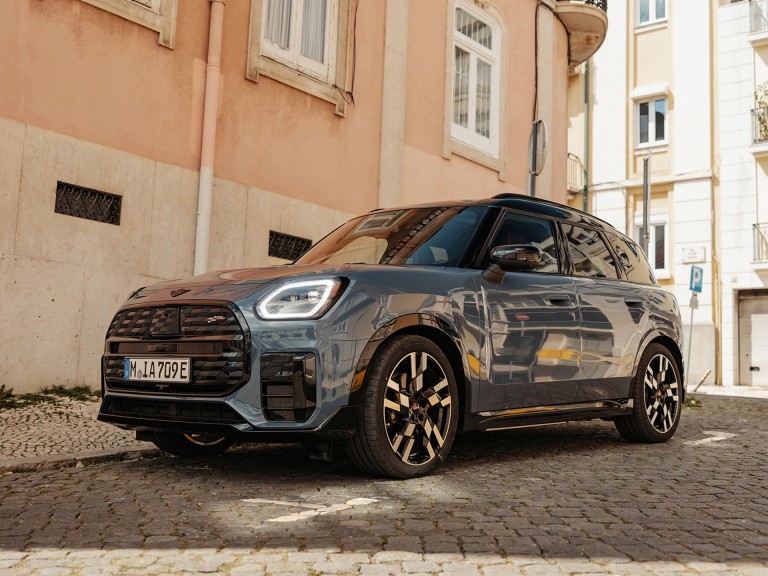 ALL-ELECTRIC MINI COUNTRYMAN