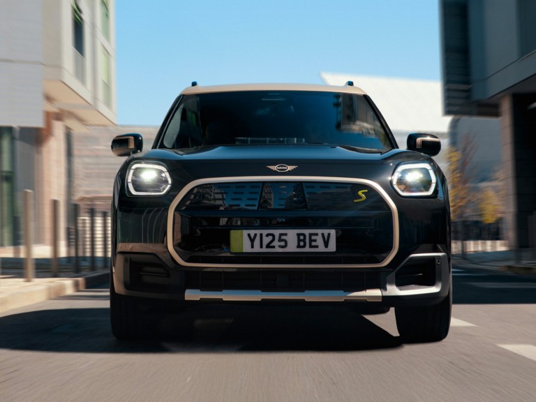 ALL-ELECTRIC MINI COUNTRYMAN