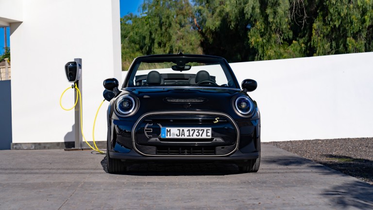 All-Electric MINI Cabrio - vista frontale