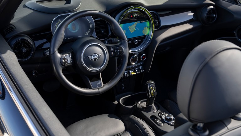 All-Electric MINI Cabrio - interni