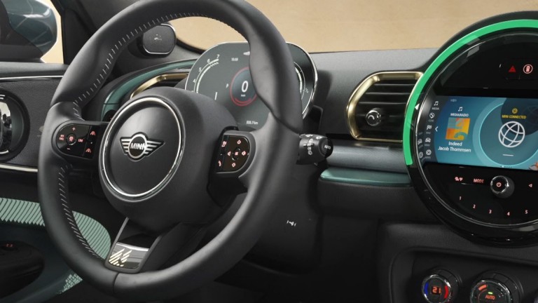 MINI Clubman Untold Edition – MINI JCW Clubman Untold Edition – badge sul volante