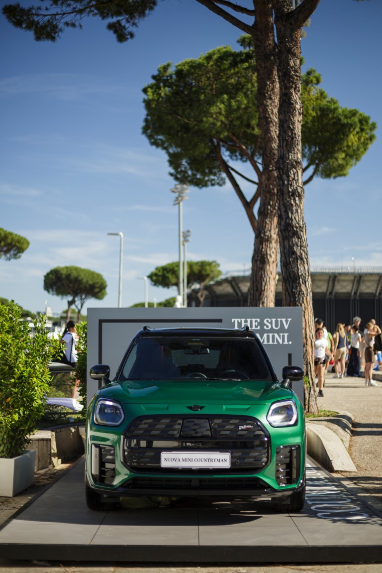 THE MINI WAY. IL MONDO PADEL.