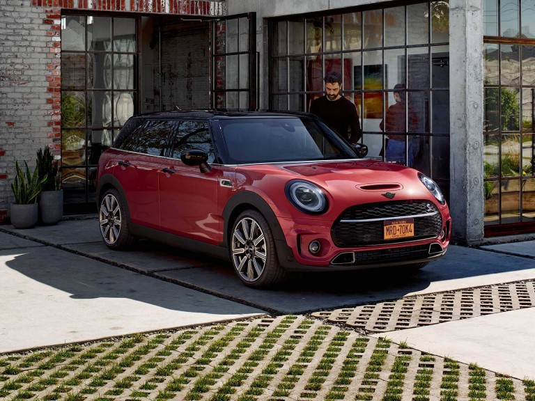 MINI Clubman – rossa e nera – sei portiere